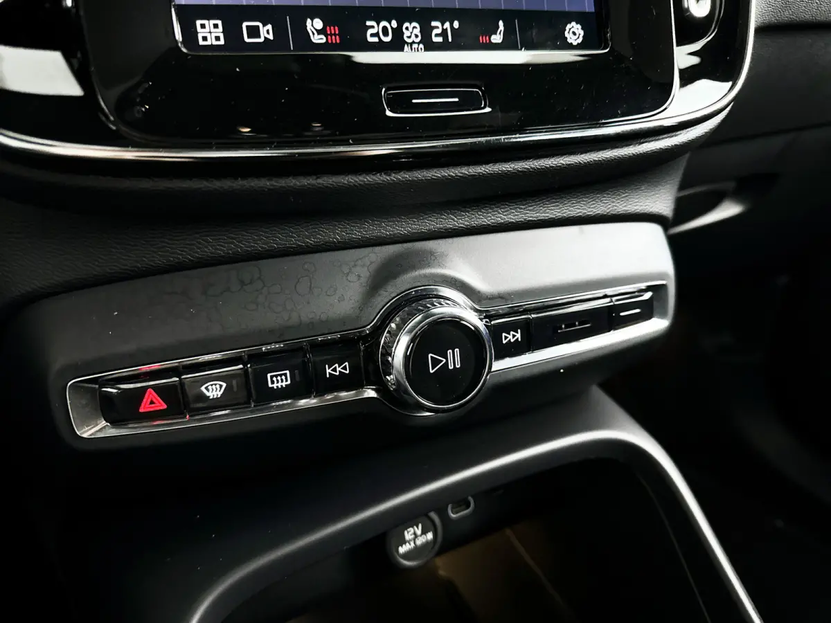 Recharge Plus 69 kWh | Panoramadak | Parkeercamera | Stoel- en Stuurverwarming | Google navigatie