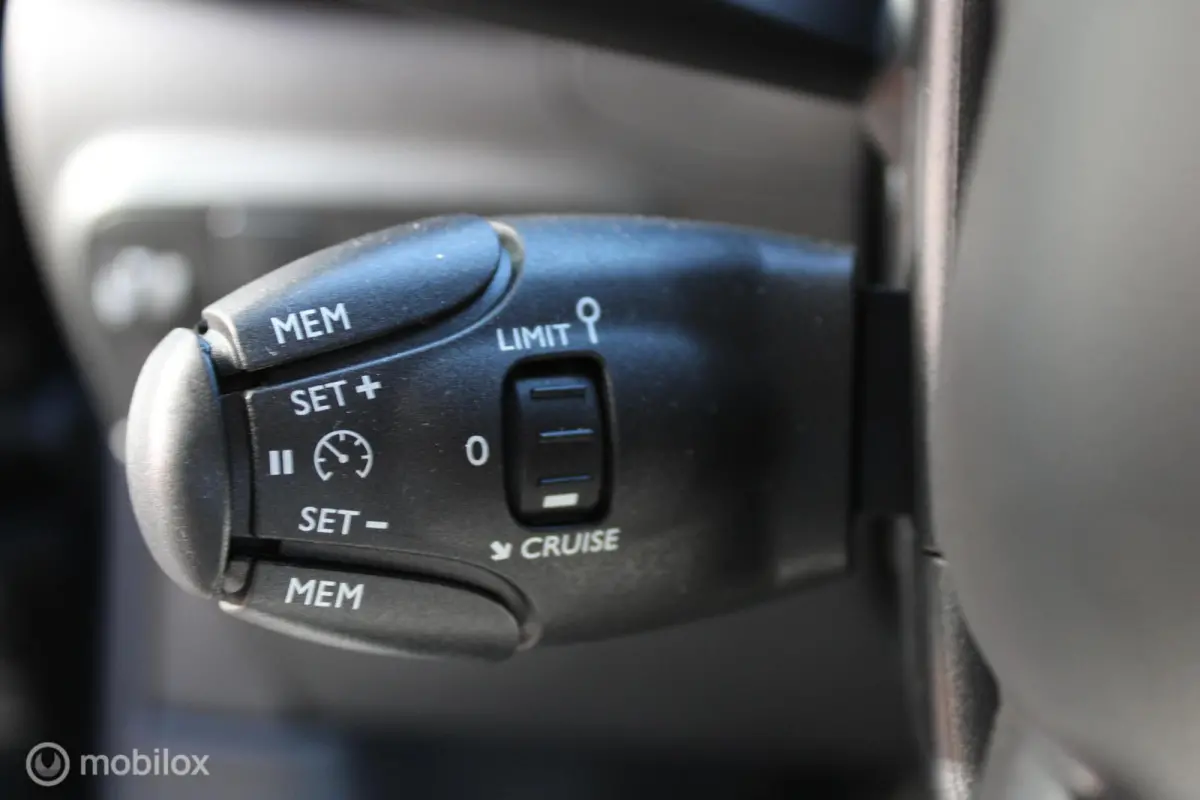 1.2 PureTech Feel, Apple Carplay/Android Auto, Cruise control, Airco automatisch, Parkeersensor achter