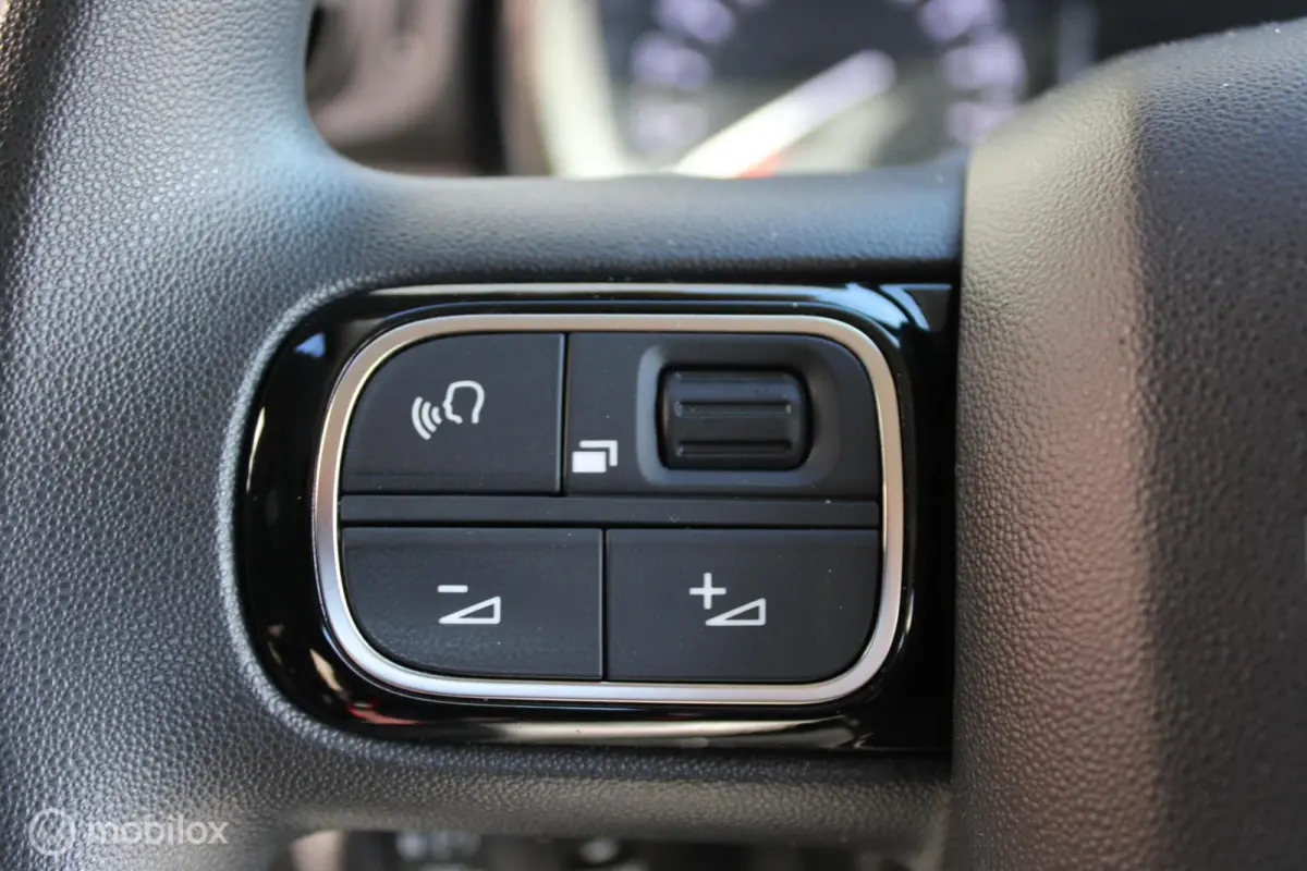 1.2 PureTech Feel, Apple Carplay/Android Auto, Cruise control, Airco automatisch, Parkeersensor achter