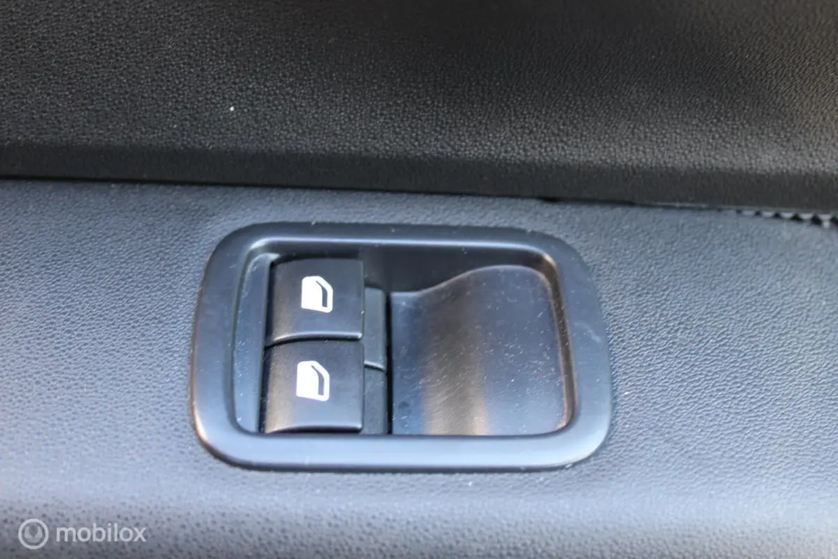 1.2 PureTech Feel, Apple Carplay/Android Auto, Cruise control, Airco automatisch, Parkeersensor achter