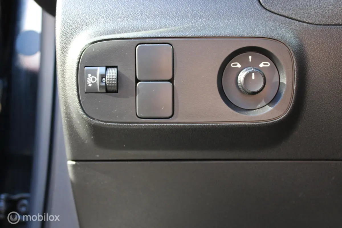 1.2 PureTech Feel, Apple Carplay/Android Auto, Cruise control, Airco automatisch, Parkeersensor achter