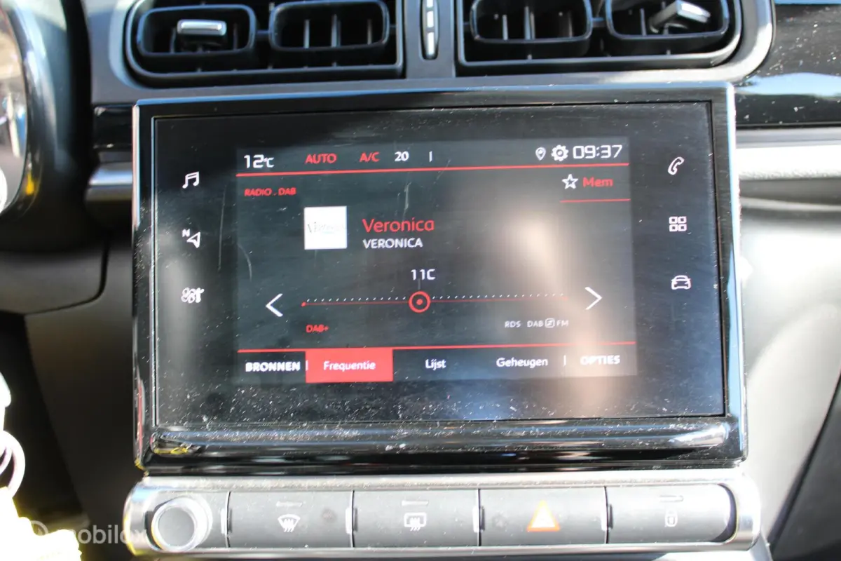 1.2 PureTech Feel, Apple Carplay/Android Auto, Cruise control, Airco automatisch, Parkeersensor achter