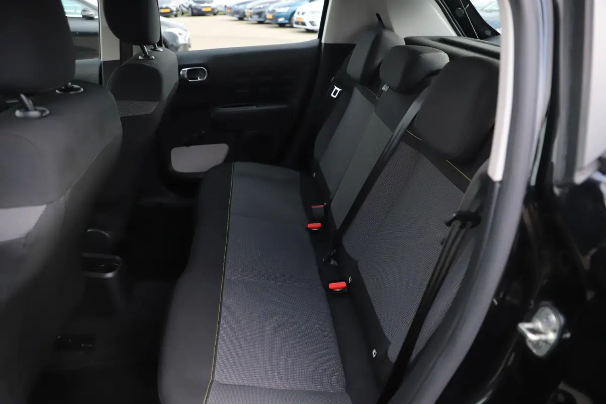 1.2 PureTech Feel Carplay Android Navigatie Climate Cruise Control Rijstrooksensor Parkeersensor All-season banden!