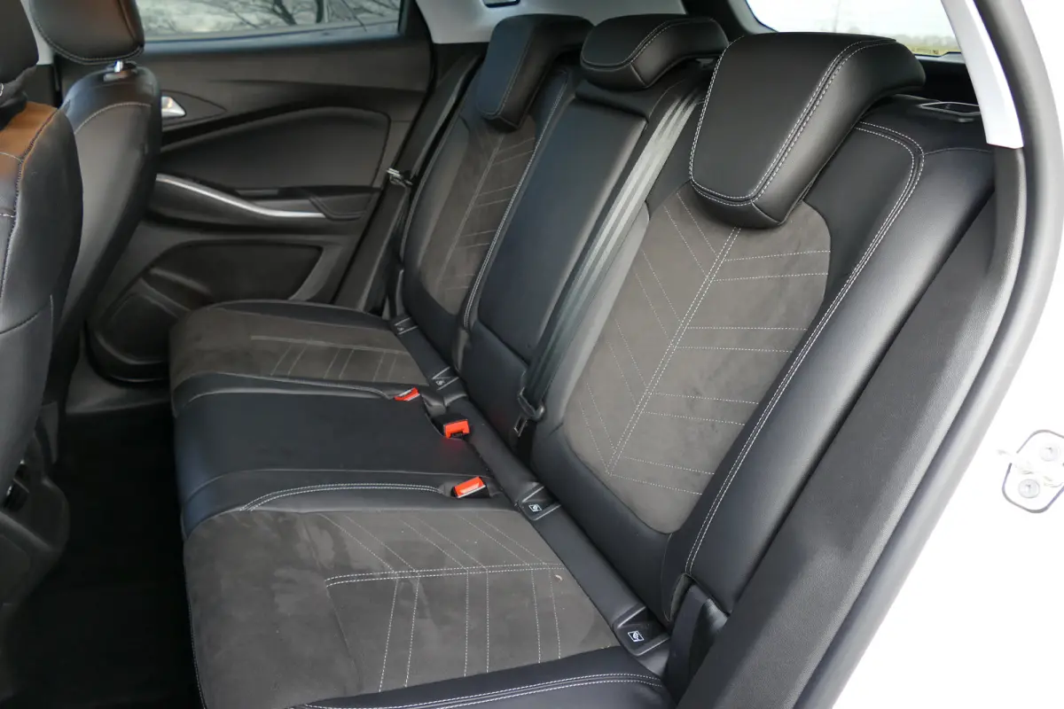 1.2 TURBO 136PK HYBRID GS ULTIMATE AUTOMAAT | Achteruitrijcamera | Afwijkende dakkleur | Apple Carplay/Android Auto|telefoonintegratie premium