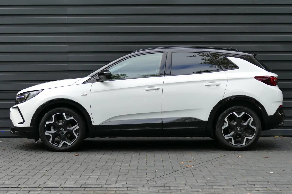 1.2 TURBO 136PK HYBRID GS ULTIMATE AUTOMAAT | Achteruitrijcamera | Afwijkende dakkleur | Apple Carplay/Android Auto|telefoonintegratie premium