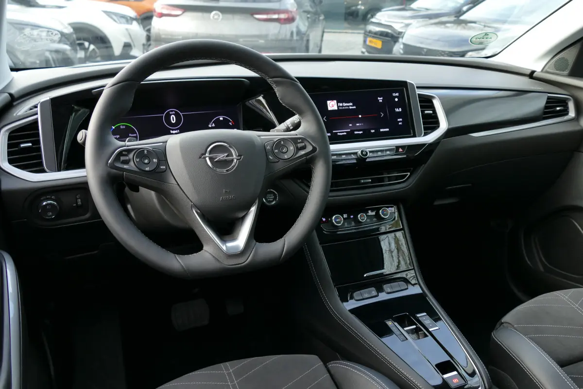 1.2 TURBO 136PK HYBRID GS ULTIMATE AUTOMAAT | Achteruitrijcamera | Afwijkende dakkleur | Apple Carplay/Android Auto|telefoonintegratie premium