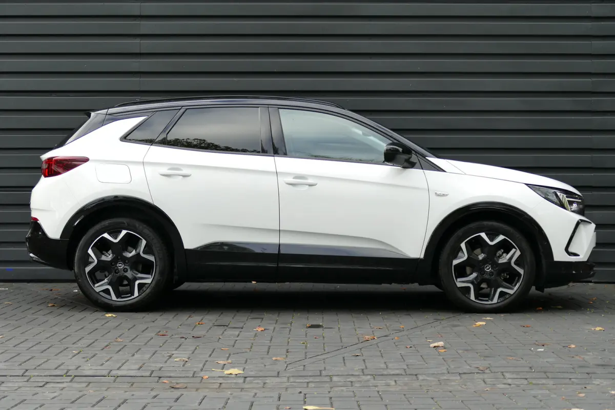 1.2 TURBO 136PK HYBRID GS ULTIMATE AUTOMAAT | Achteruitrijcamera | Afwijkende dakkleur | Apple Carplay/Android Auto|telefoonintegratie premium