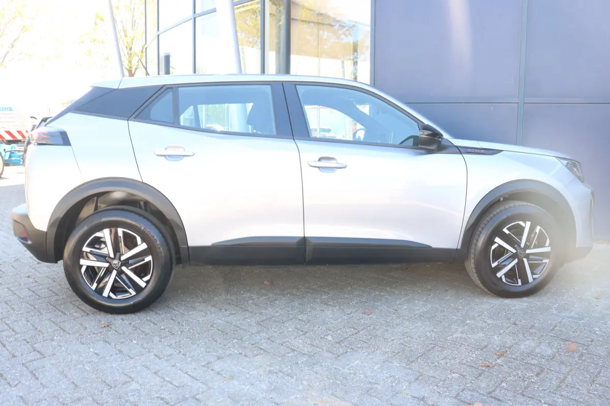 1.2 Hybrid 136 Style | Cruise Control | Parkeersensoren achter | LED koplampen |Apple carplay | DAB | Climate control |