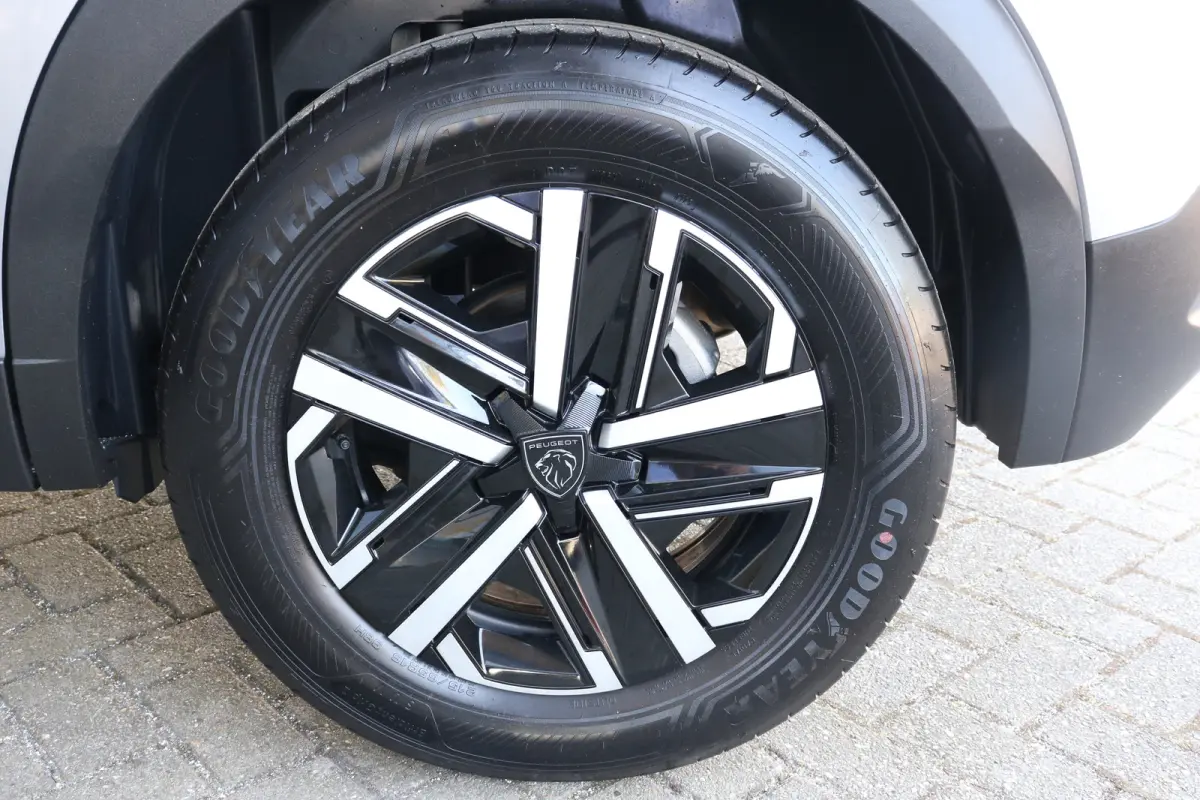 1.2 Hybrid 136 Style | Cruise Control | Parkeersensoren achter | LED koplampen |Apple carplay | DAB | Climate control |