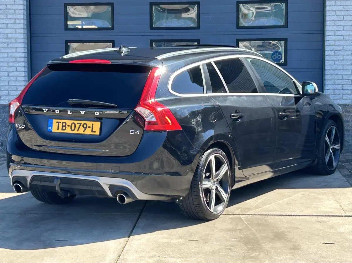 2.0 D4 191pk AUTOM. R-Design EXPORT/ HANDEL I OPENDAK I LEER