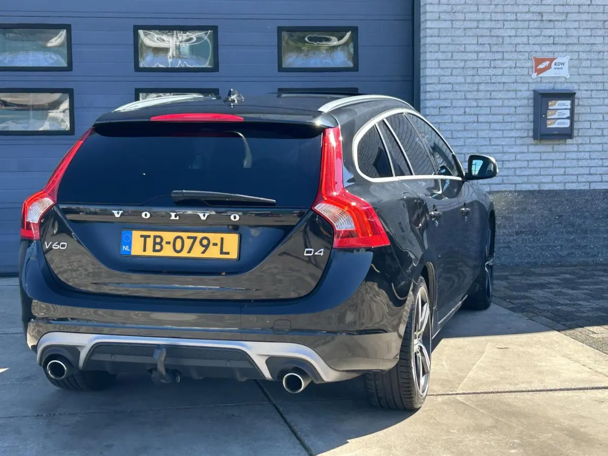 2.0 D4 191pk AUTOM. R-Design EXPORT/ HANDEL I OPENDAK I LEER