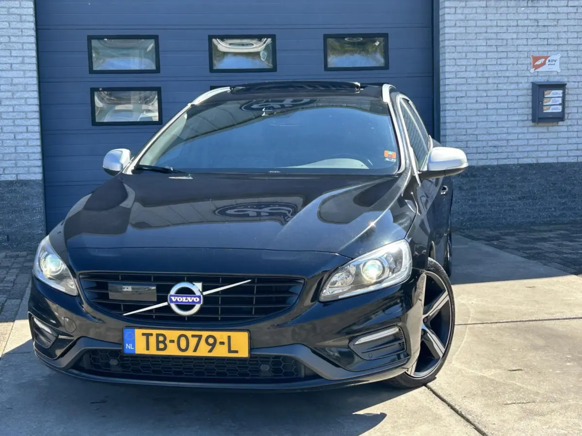 2.0 D4 191pk AUTOM. R-Design EXPORT/ HANDEL I OPENDAK I LEER
