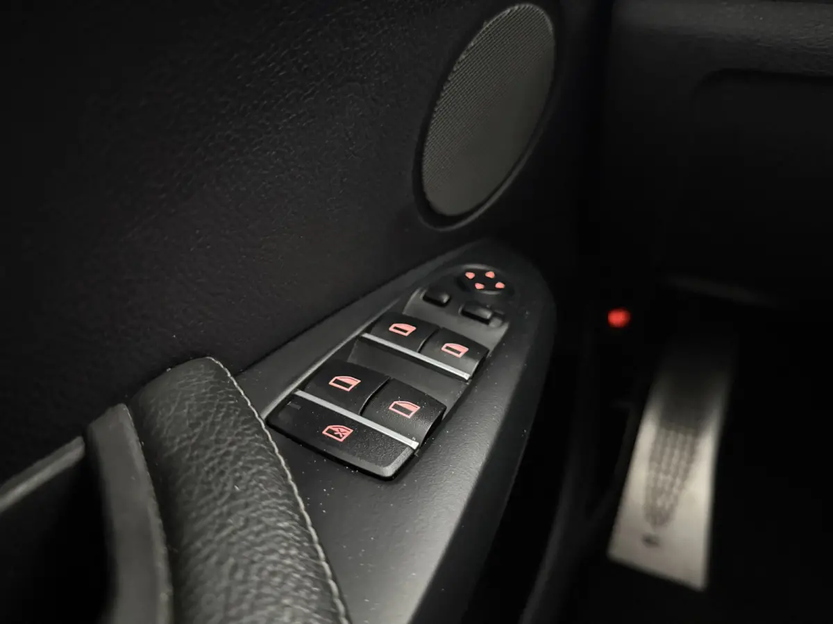 xDrive28i High Executive M-Sport | Pano | Cruise | Navi | Clima | Stoelverw. | Parkeersens.