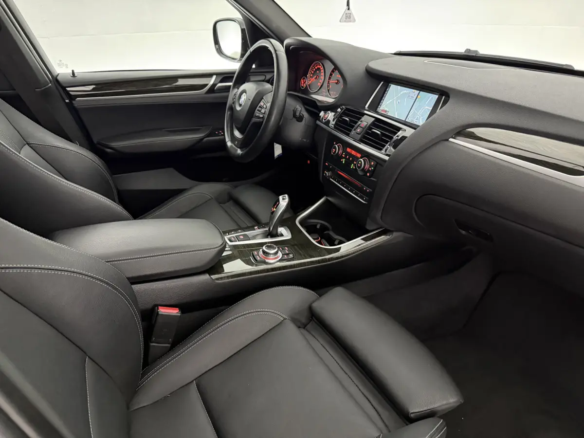xDrive28i High Executive M-Sport | Pano | Cruise | Navi | Clima | Stoelverw. | Parkeersens.