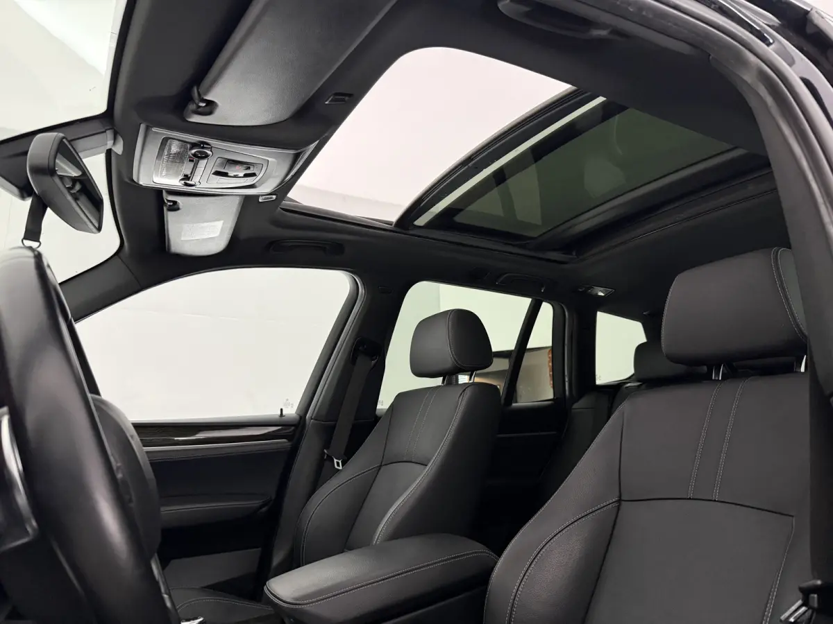 xDrive28i High Executive M-Sport | Pano | Cruise | Navi | Clima | Stoelverw. | Parkeersens.