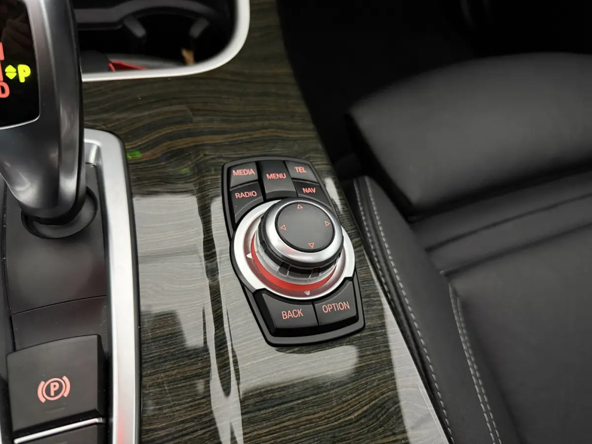 xDrive28i High Executive M-Sport | Pano | Cruise | Navi | Clima | Stoelverw. | Parkeersens.
