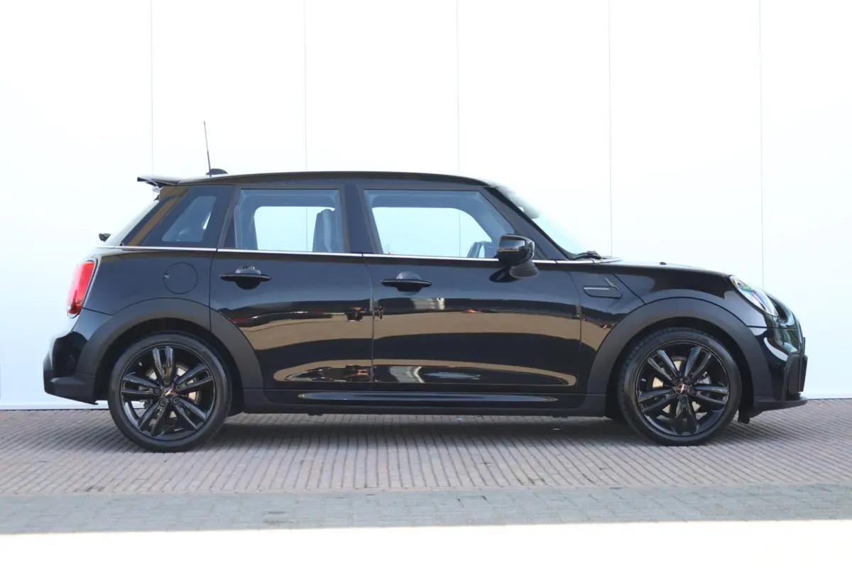 Cooper John Cooper Works / JCW-Pakket / Stuur & Stoelverwarming / Achteruitrijcamera / PDC / Comfort Access / Navi /