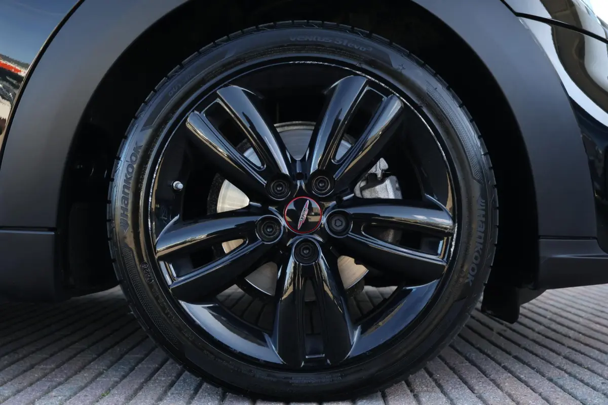 Cooper John Cooper Works / JCW-Pakket / Stuur & Stoelverwarming / Achteruitrijcamera / PDC / Comfort Access / Navi /