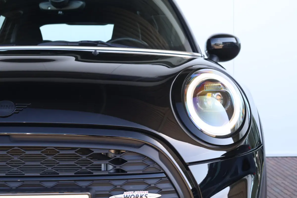 Cooper John Cooper Works / JCW-Pakket / Stuur & Stoelverwarming / Achteruitrijcamera / PDC / Comfort Access / Navi /