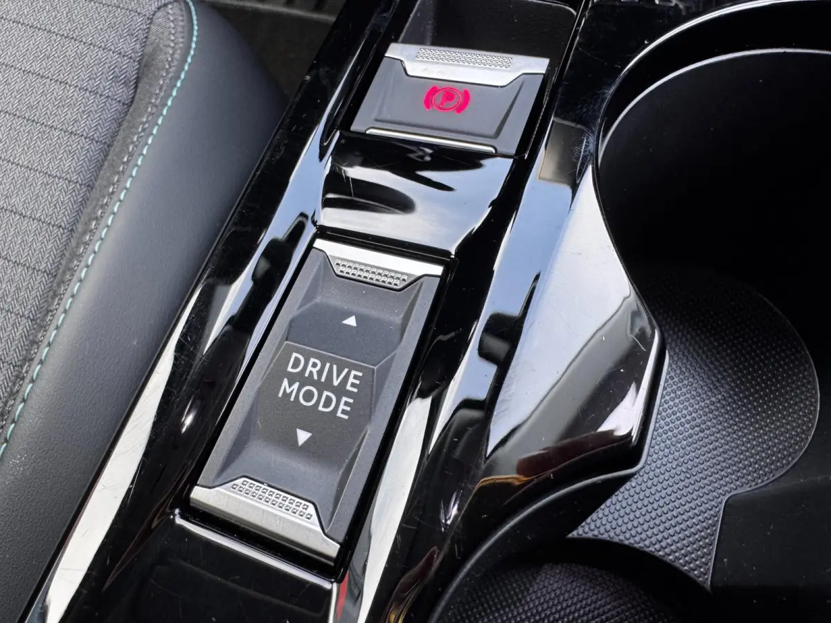 1.2 PT Allure | 130 PK | Trekhaak | Navigatie | NL-Auto | Parkeersensoren | Climate Control |