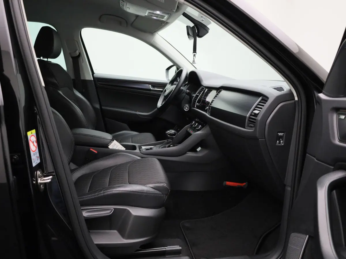 1.5 TSI Business Edition | NAVIGATIE | CANTON AUDIO | CAMERA | APPLE CARPLAY | HALF LEDEREN BEKLEDING | KLIMAATREGELING