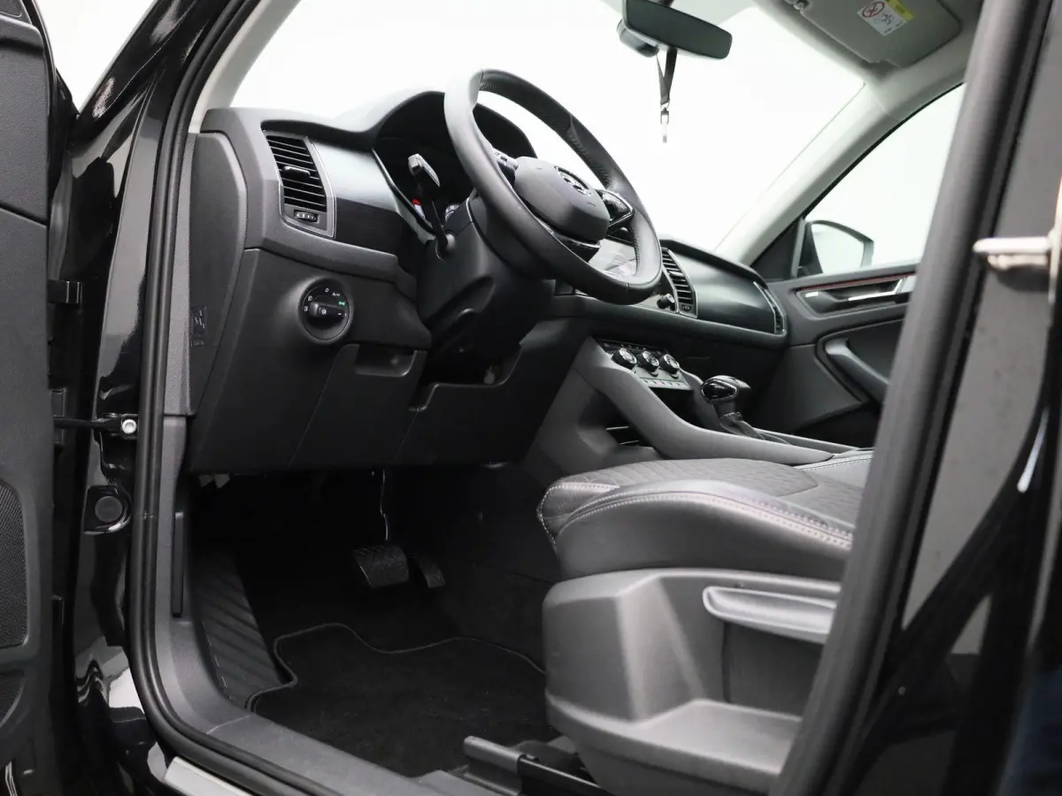 1.5 TSI Business Edition | NAVIGATIE | CANTON AUDIO | CAMERA | APPLE CARPLAY | HALF LEDEREN BEKLEDING | KLIMAATREGELING