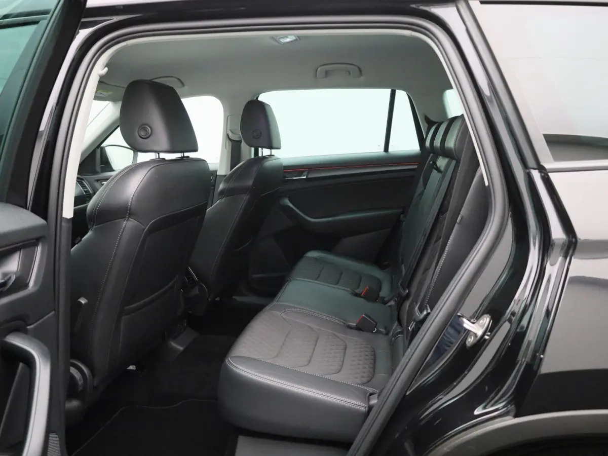 1.5 TSI Business Edition | NAVIGATIE | CANTON AUDIO | CAMERA | APPLE CARPLAY | HALF LEDEREN BEKLEDING | KLIMAATREGELING