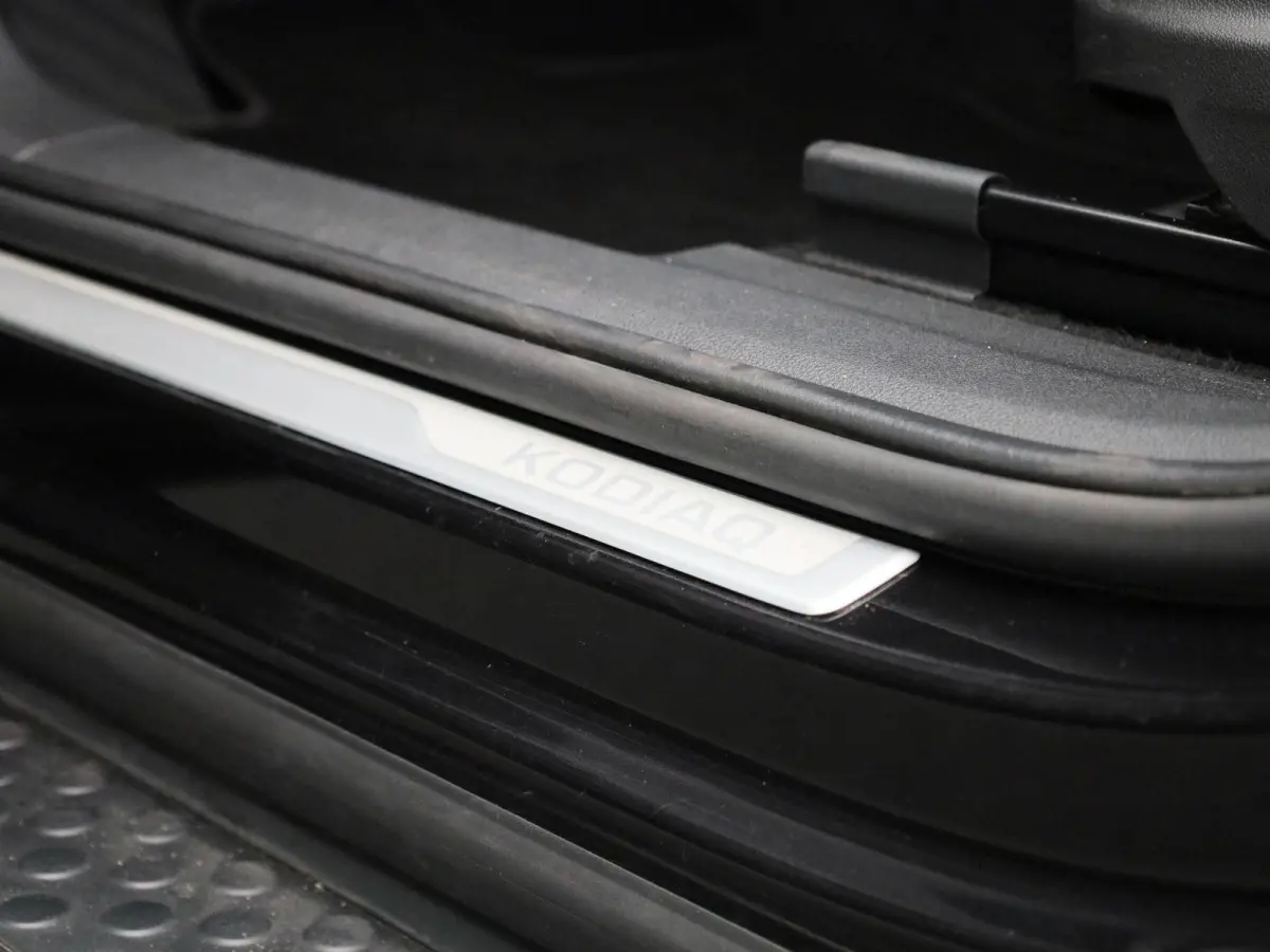1.5 TSI Business Edition | NAVIGATIE | CANTON AUDIO | CAMERA | APPLE CARPLAY | HALF LEDEREN BEKLEDING | KLIMAATREGELING