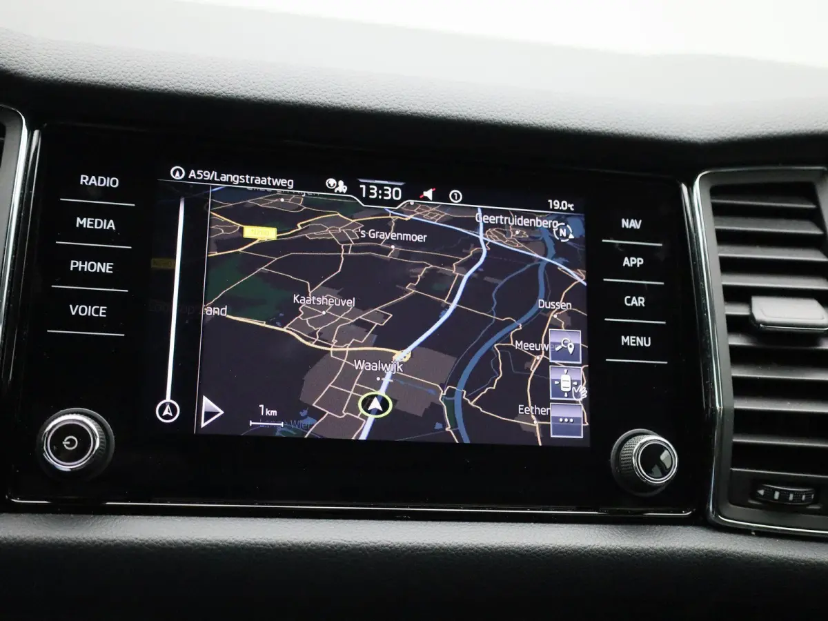 1.5 TSI Business Edition | NAVIGATIE | CANTON AUDIO | CAMERA | APPLE CARPLAY | HALF LEDEREN BEKLEDING | KLIMAATREGELING