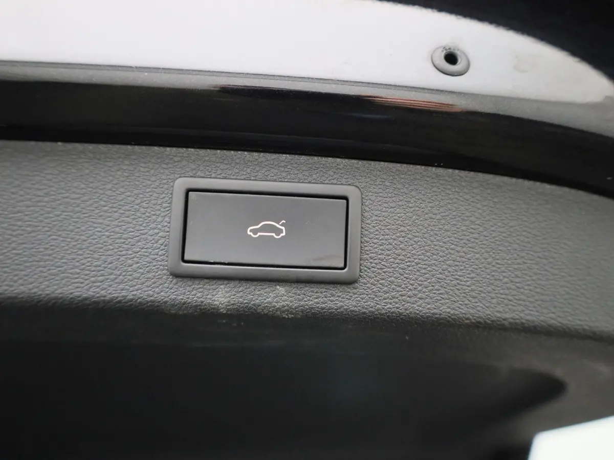1.5 TSI Business Edition | NAVIGATIE | CANTON AUDIO | CAMERA | APPLE CARPLAY | HALF LEDEREN BEKLEDING | KLIMAATREGELING
