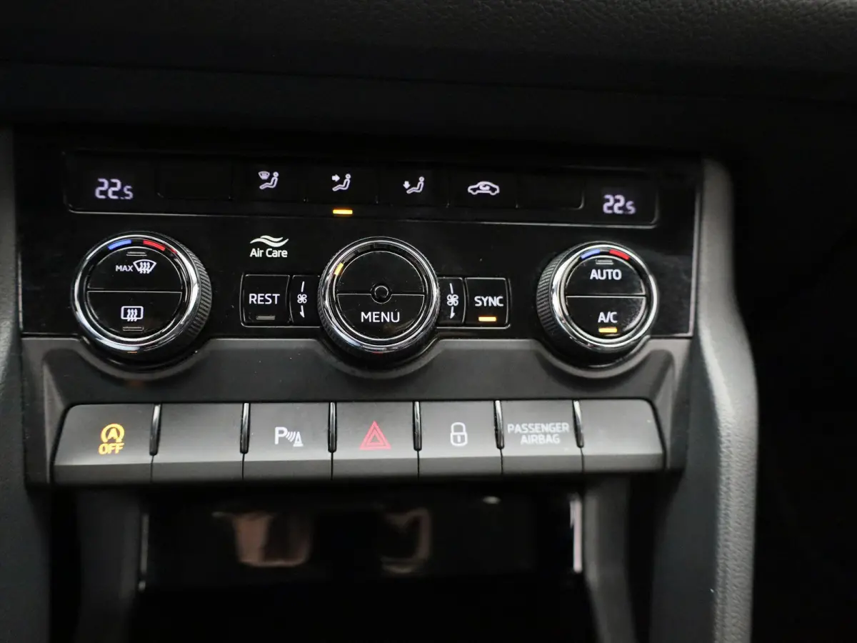 1.5 TSI Business Edition | NAVIGATIE | CANTON AUDIO | CAMERA | APPLE CARPLAY | HALF LEDEREN BEKLEDING | KLIMAATREGELING