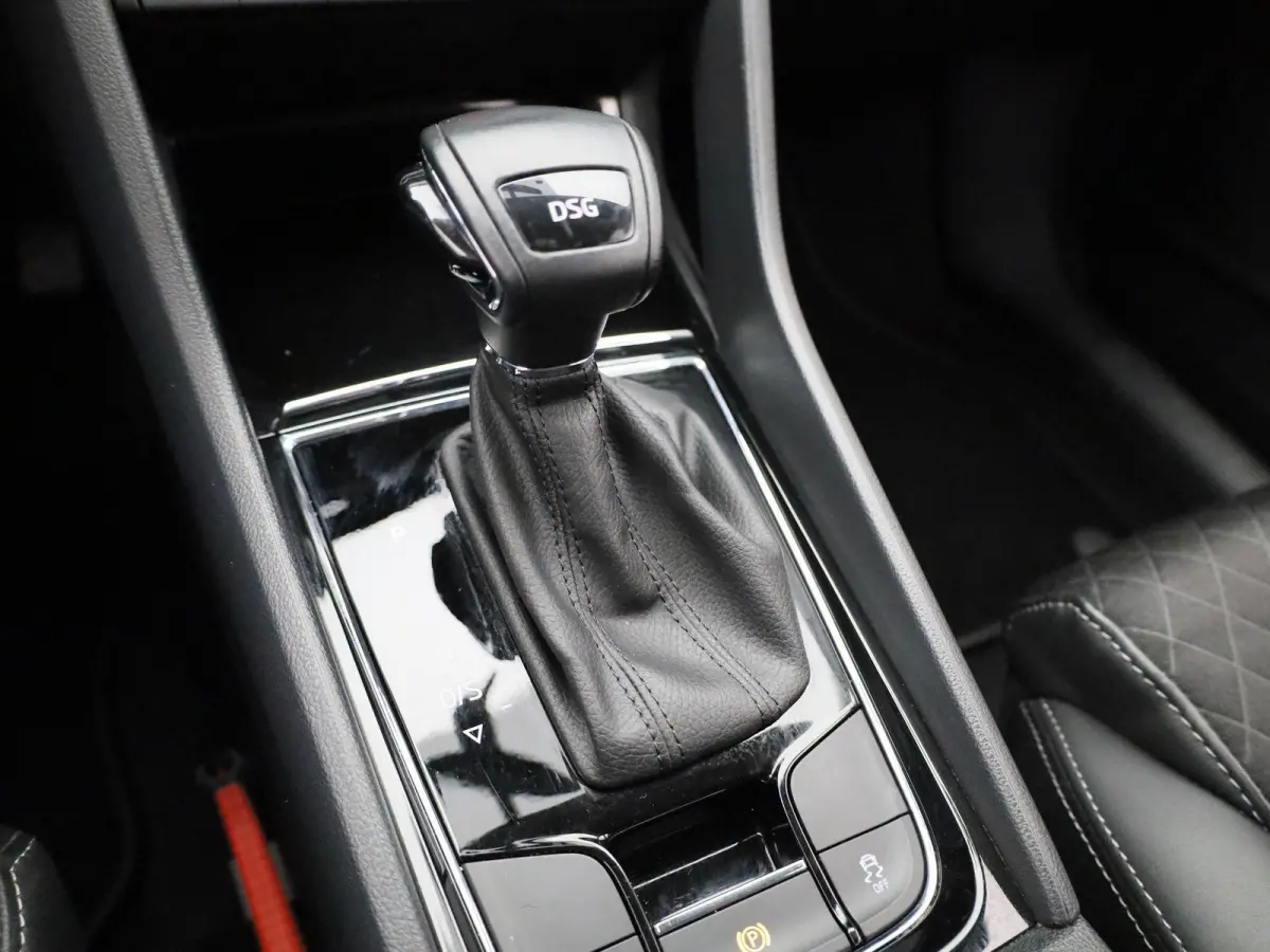1.5 TSI Business Edition | NAVIGATIE | CANTON AUDIO | CAMERA | APPLE CARPLAY | HALF LEDEREN BEKLEDING | KLIMAATREGELING