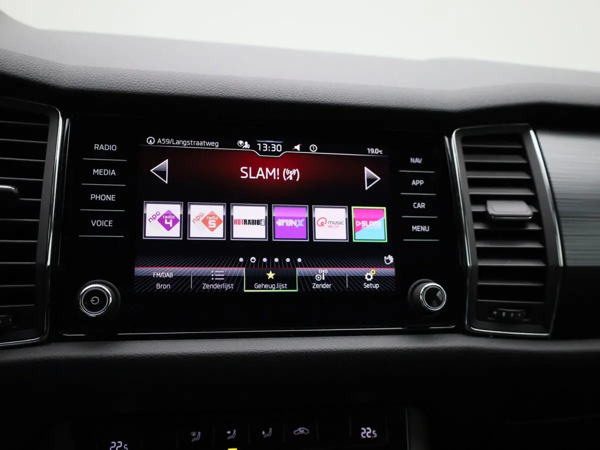 1.5 TSI Business Edition | NAVIGATIE | CANTON AUDIO | CAMERA | APPLE CARPLAY | HALF LEDEREN BEKLEDING | KLIMAATREGELING