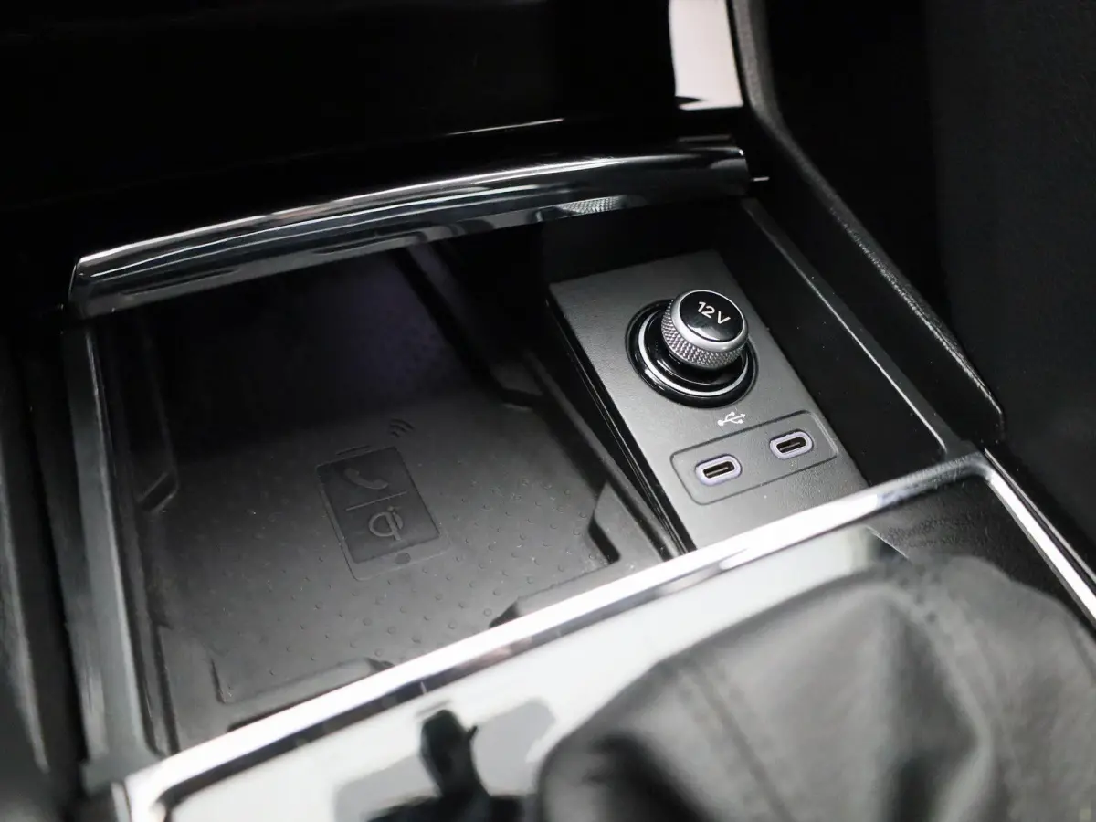 1.5 TSI Business Edition | NAVIGATIE | CANTON AUDIO | CAMERA | APPLE CARPLAY | HALF LEDEREN BEKLEDING | KLIMAATREGELING