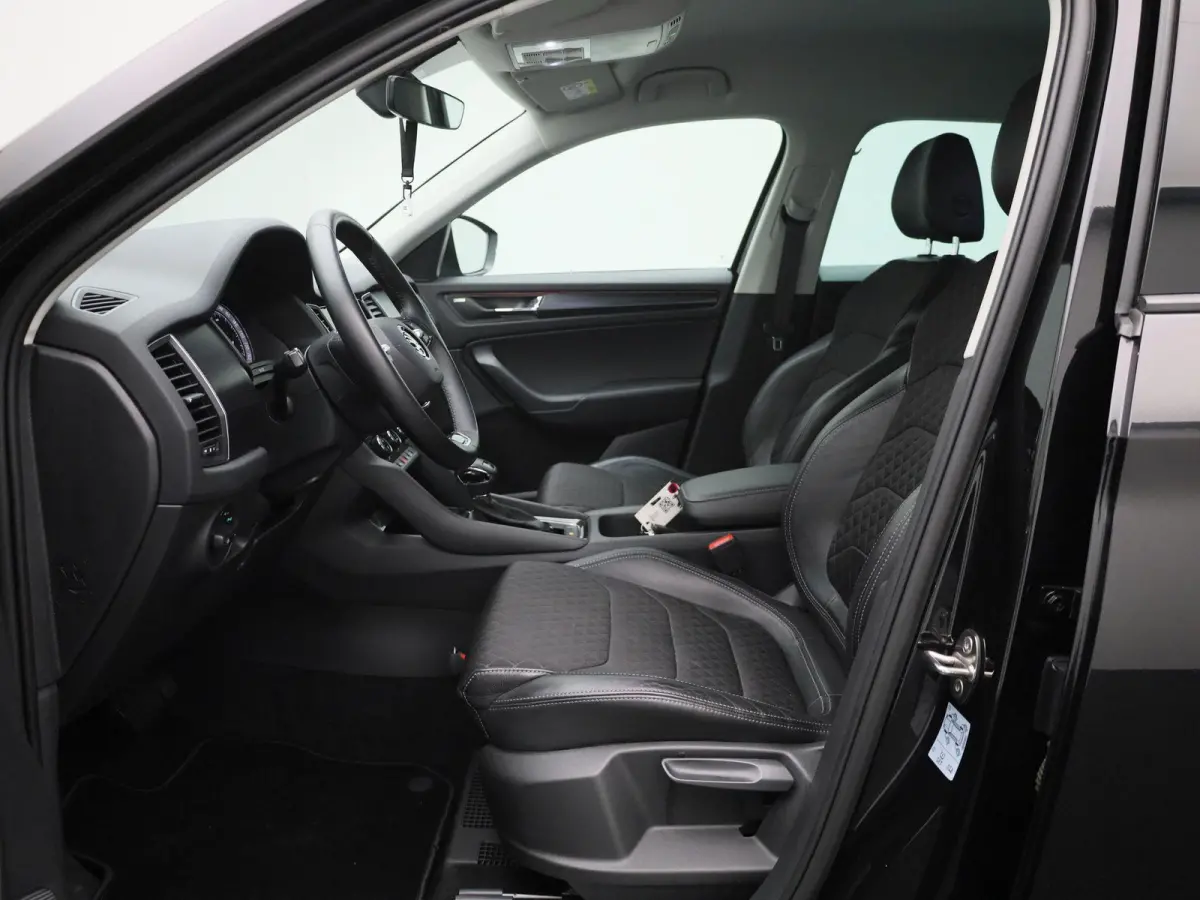 1.5 TSI Business Edition | NAVIGATIE | CANTON AUDIO | CAMERA | APPLE CARPLAY | HALF LEDEREN BEKLEDING | KLIMAATREGELING