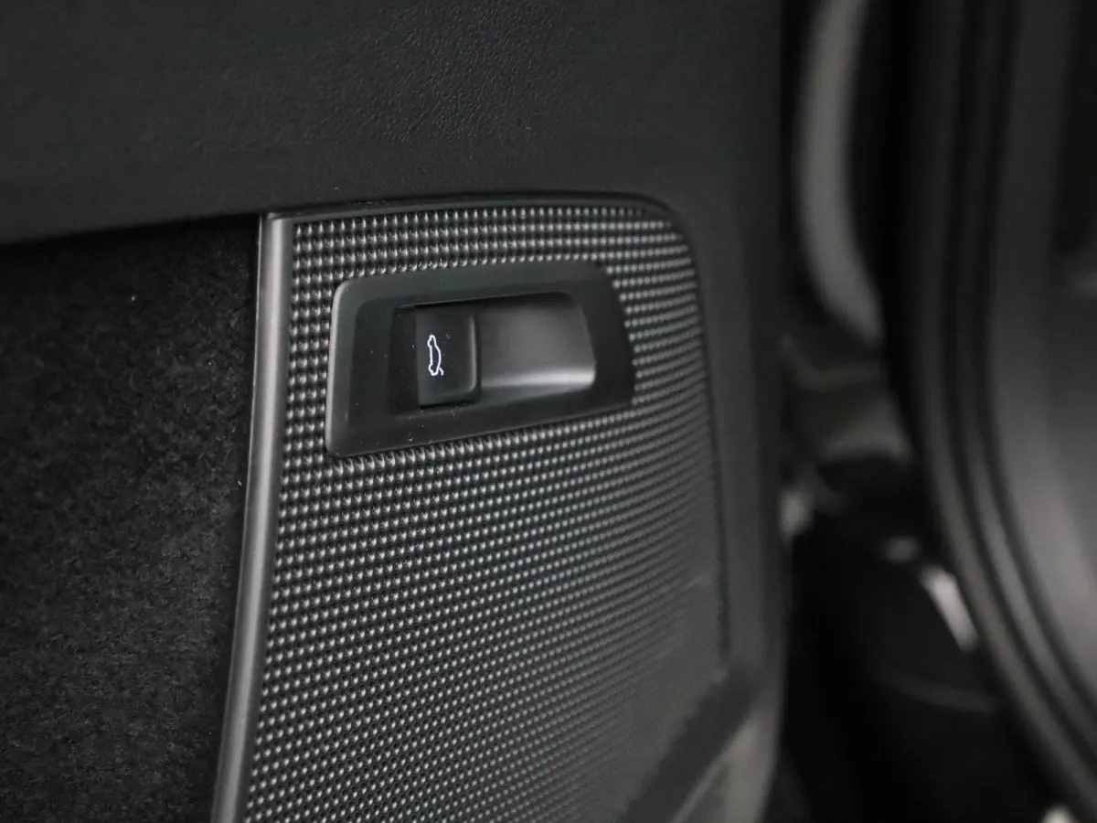 1.5 TSI Business Edition | NAVIGATIE | CANTON AUDIO | CAMERA | APPLE CARPLAY | HALF LEDEREN BEKLEDING | KLIMAATREGELING