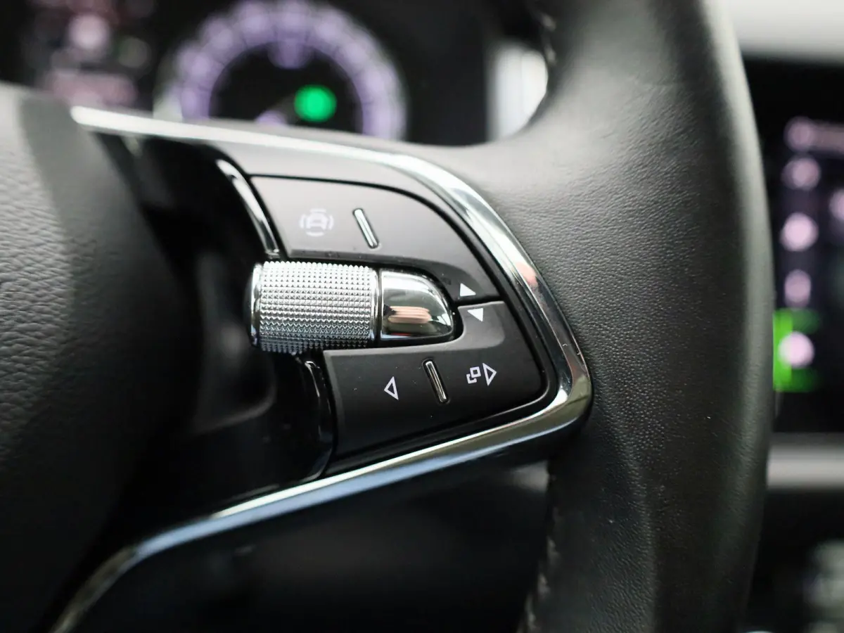 1.5 TSI Business Edition | NAVIGATIE | CANTON AUDIO | CAMERA | APPLE CARPLAY | HALF LEDEREN BEKLEDING | KLIMAATREGELING