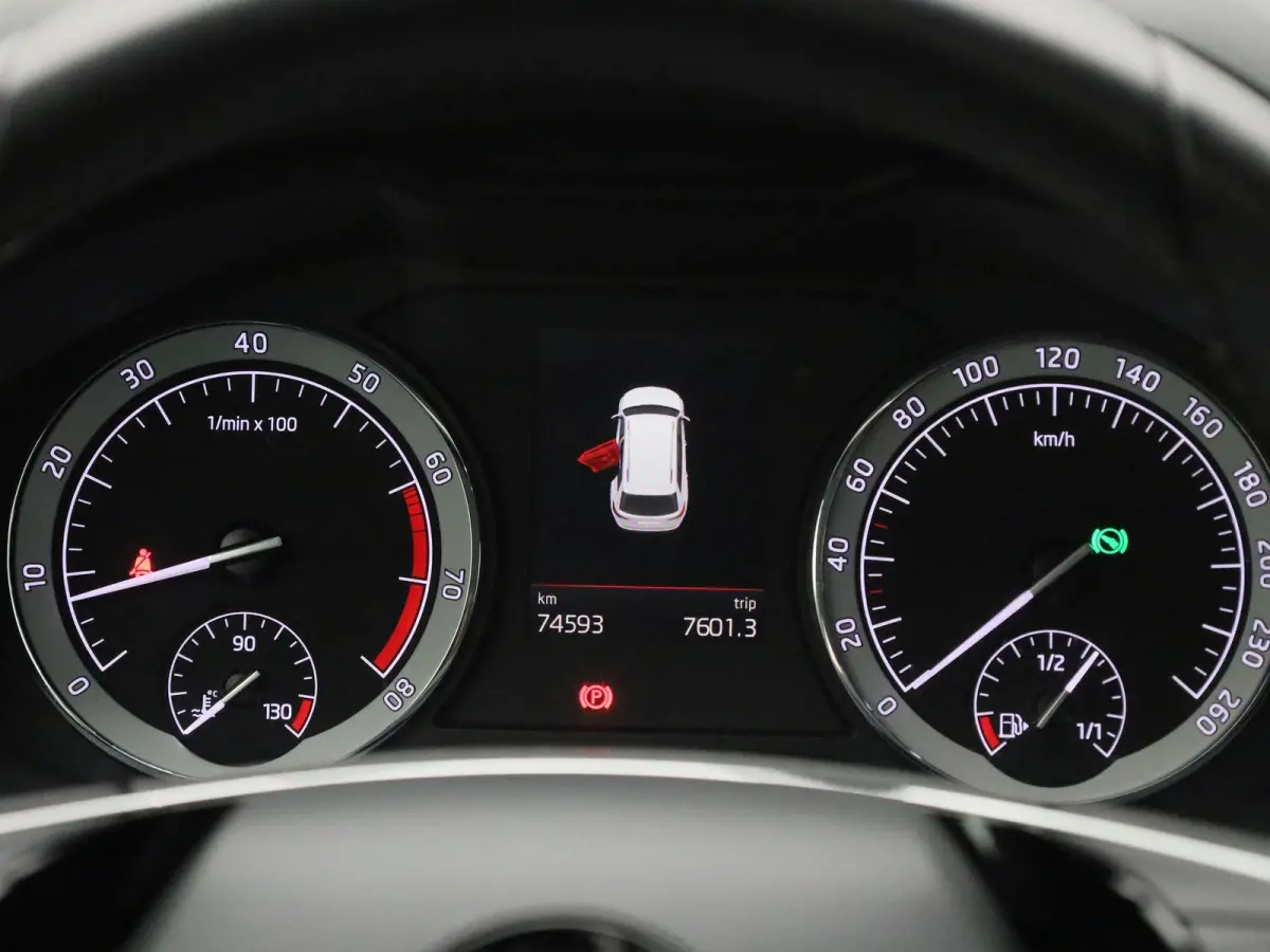 1.5 TSI Business Edition | NAVIGATIE | CANTON AUDIO | CAMERA | APPLE CARPLAY | HALF LEDEREN BEKLEDING | KLIMAATREGELING