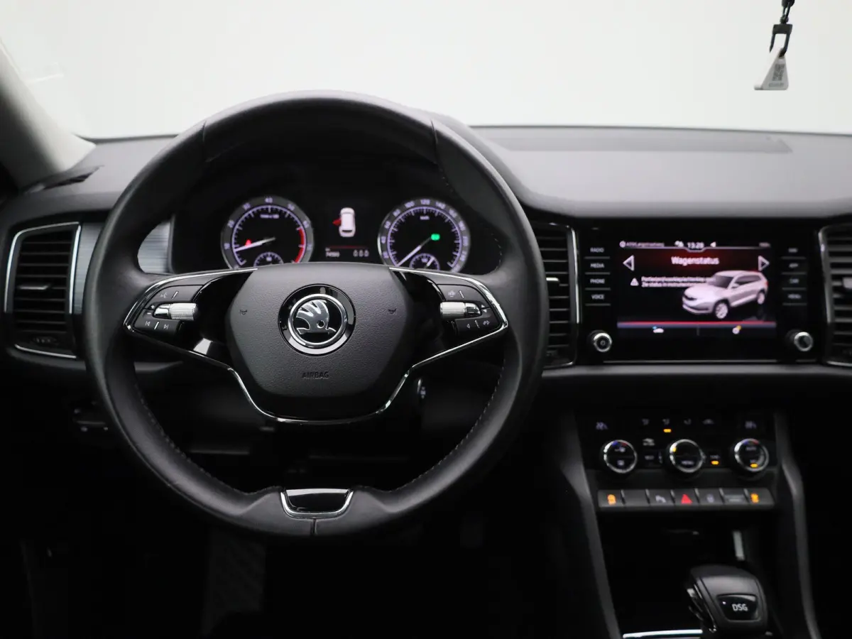 1.5 TSI Business Edition | NAVIGATIE | CANTON AUDIO | CAMERA | APPLE CARPLAY | HALF LEDEREN BEKLEDING | KLIMAATREGELING