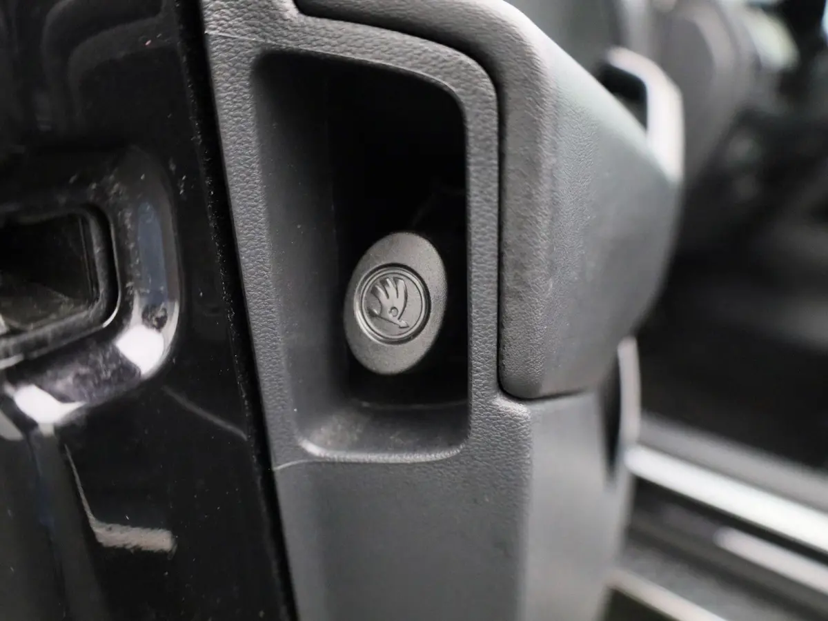 1.5 TSI Business Edition | NAVIGATIE | CANTON AUDIO | CAMERA | APPLE CARPLAY | HALF LEDEREN BEKLEDING | KLIMAATREGELING