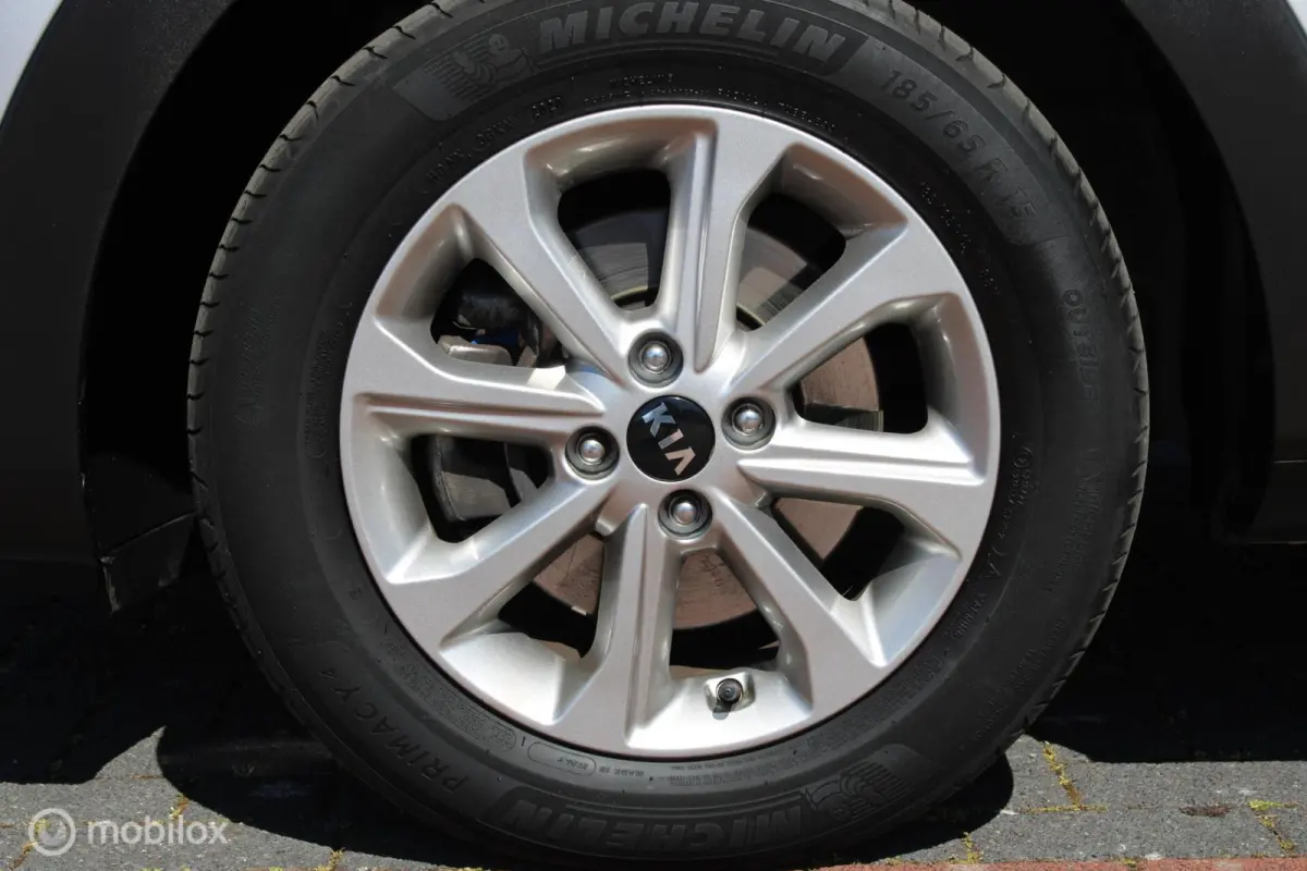 1.0 T-GDi MHEV DynamicLine, Zwart dak, App connect/navi, Cruise, Airco, Pdc + camera, Telefoon