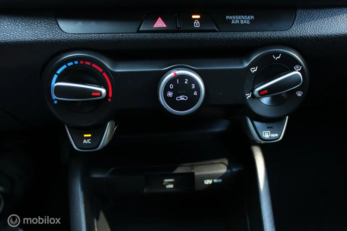1.0 T-GDi MHEV DynamicLine, Zwart dak, App connect/navi, Cruise, Airco, Pdc + camera, Telefoon