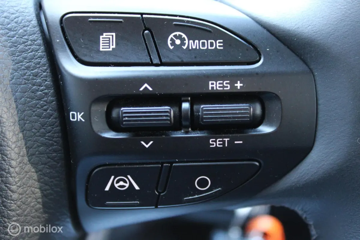 1.0 T-GDi MHEV DynamicLine, Zwart dak, App connect/navi, Cruise, Airco, Pdc + camera, Telefoon