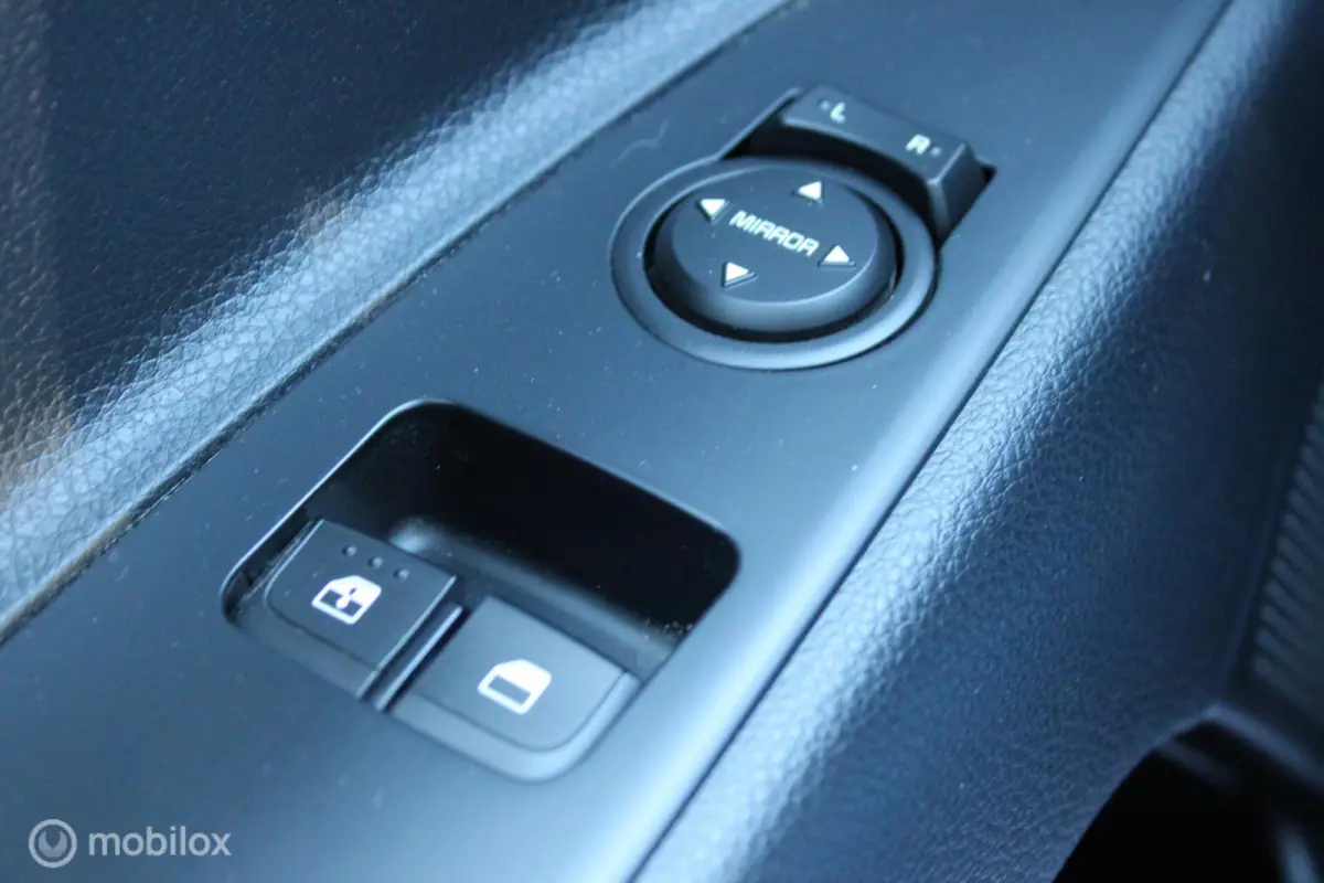 1.0 T-GDi MHEV DynamicLine, Zwart dak, App connect/navi, Cruise, Airco, Pdc + camera, Telefoon