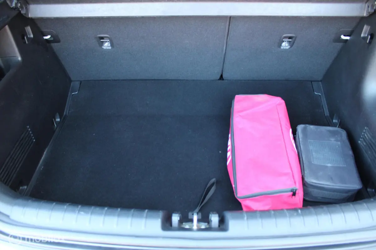 1.0 T-GDi MHEV DynamicLine, Zwart dak, App connect/navi, Cruise, Airco, Pdc + camera, Telefoon