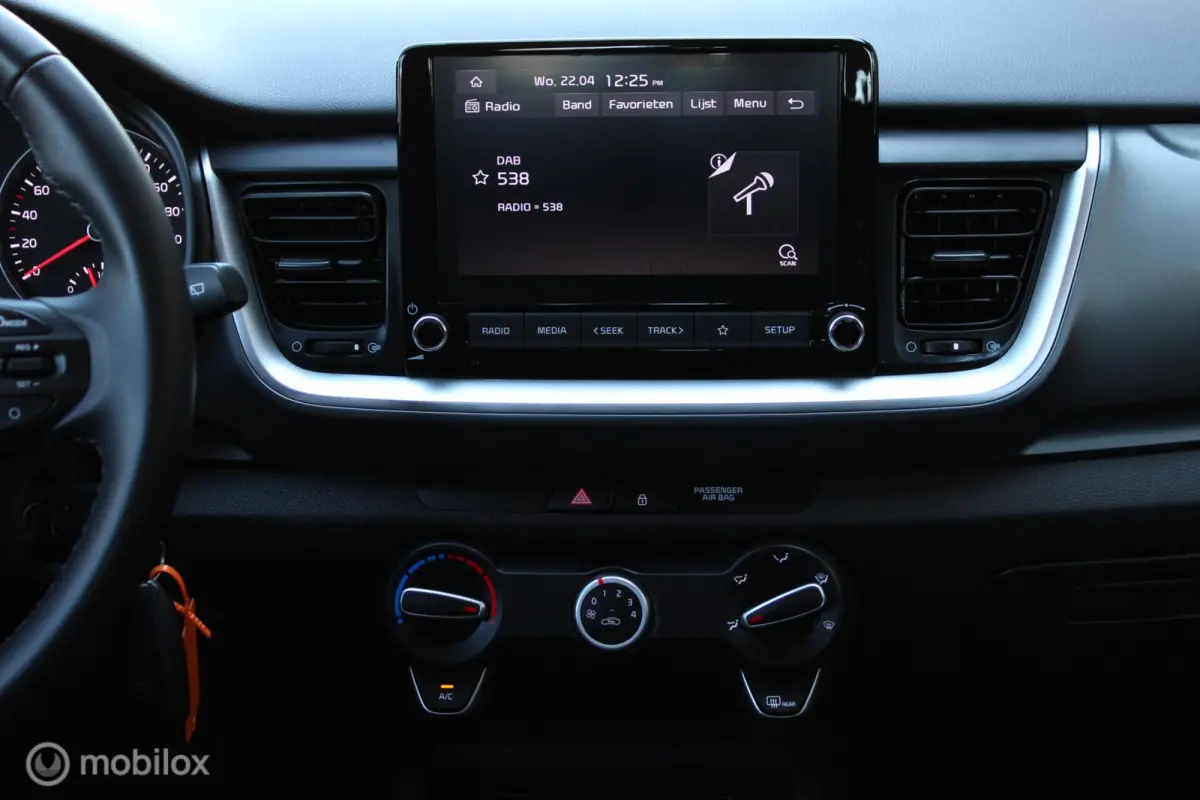 1.0 T-GDi MHEV DynamicLine, Zwart dak, App connect/navi, Cruise, Airco, Pdc + camera, Telefoon