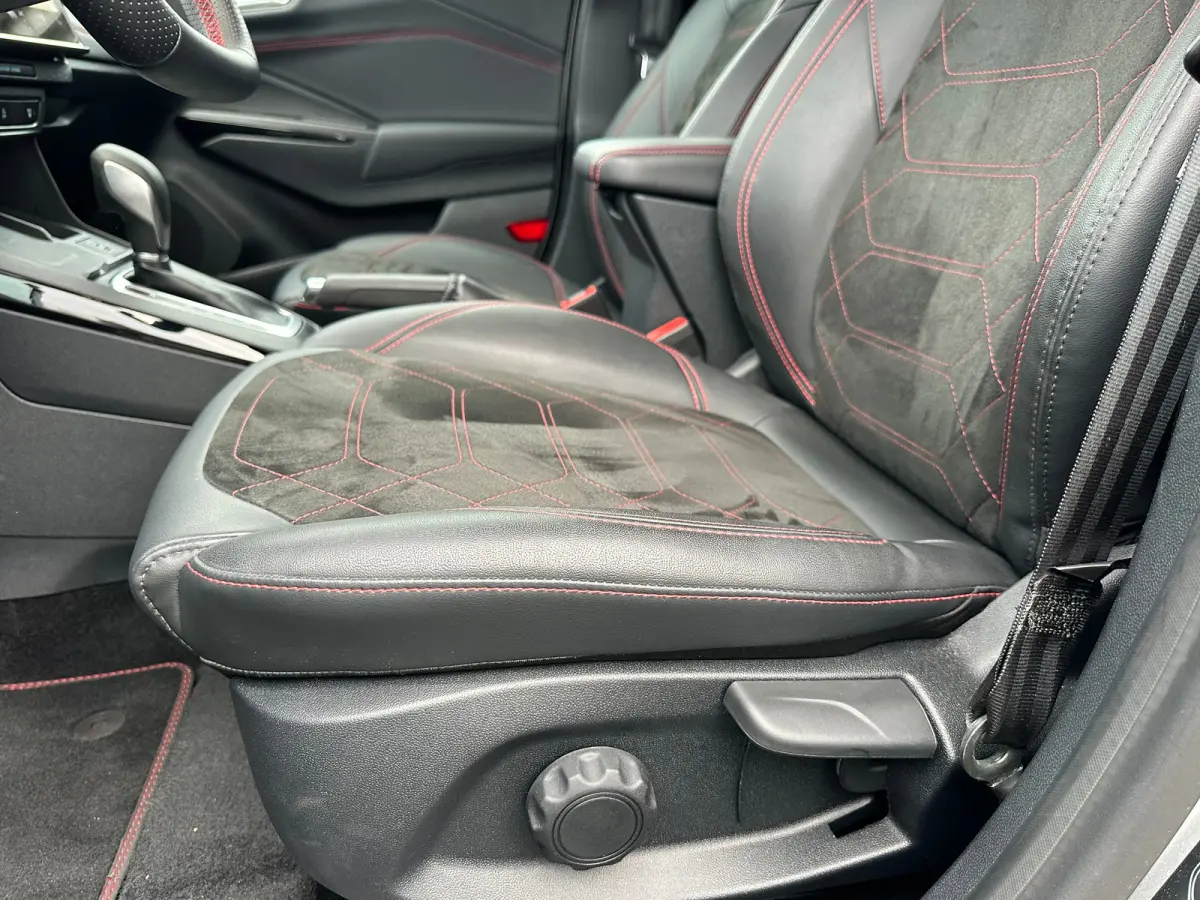 1.0 125PK ST-Line X AUTOMAAT | Achteruitrijcamera | Airco (automatisch) | Apple Carplay/Android Auto|telefoonintegratie premium