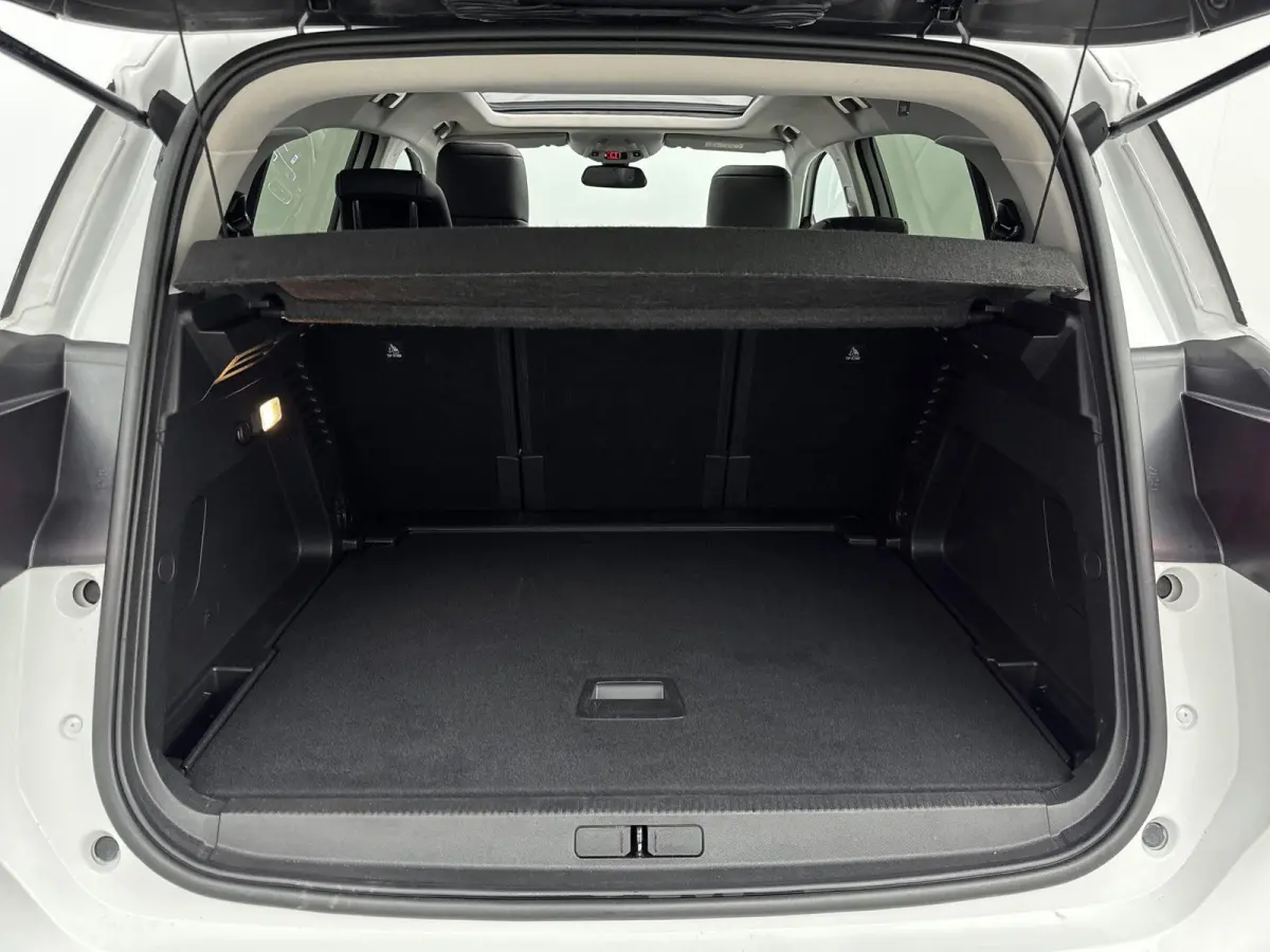 130pk Feel | Glazen Panoramadak | Camera | Comfortstoelen | Keyless | Dodehoek Detectie | Climate Control  | 19" Lichtmetalen Velgen | Apple Carplay/Android Auto |