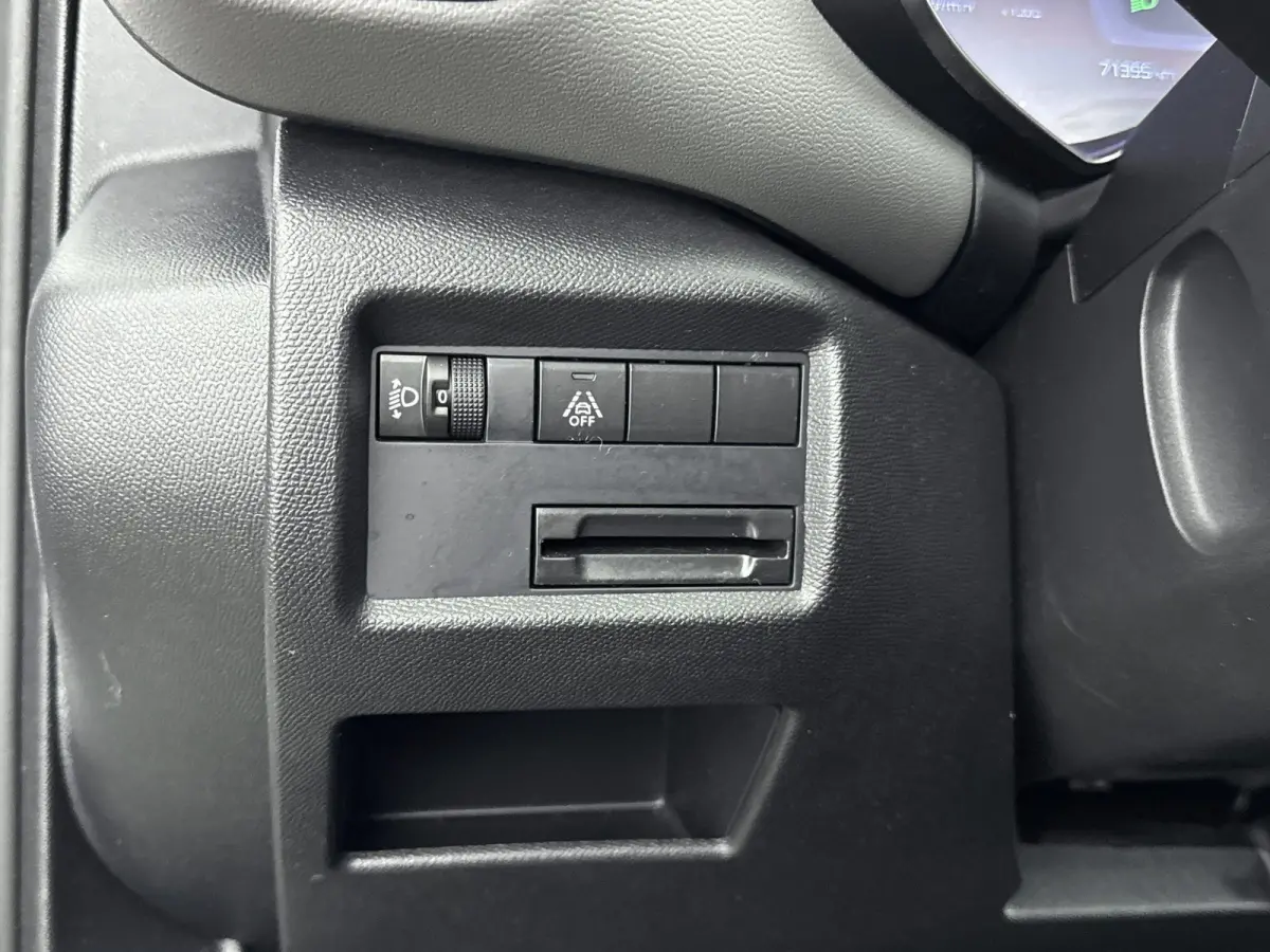 130pk Feel | Glazen Panoramadak | Camera | Comfortstoelen | Keyless | Dodehoek Detectie | Climate Control  | 19" Lichtmetalen Velgen | Apple Carplay/Android Auto |