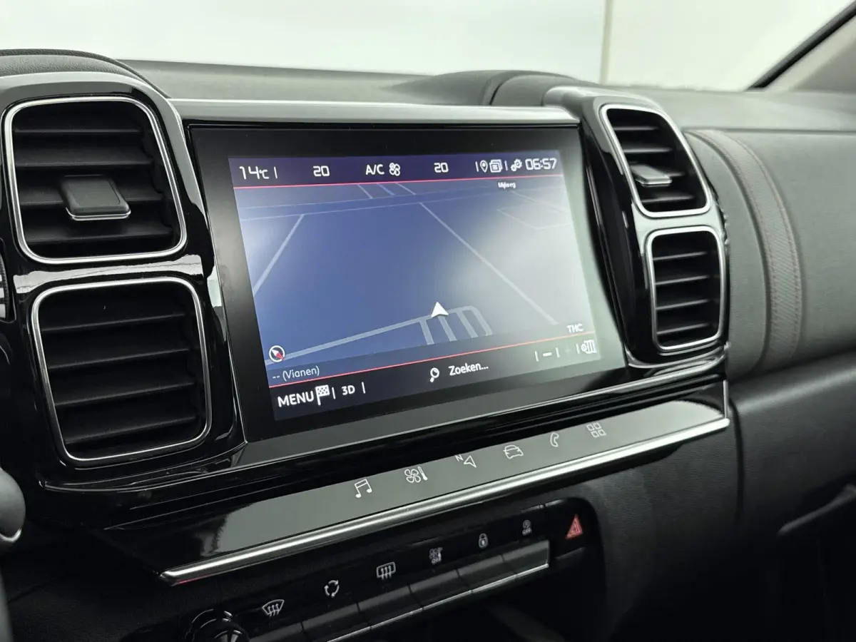 130pk Feel | Glazen Panoramadak | Camera | Comfortstoelen | Keyless | Dodehoek Detectie | Climate Control  | 19" Lichtmetalen Velgen | Apple Carplay/Android Auto |